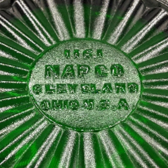 Vintage NAPCO Emerald Green Fluted Vase - Picture 8 of 8